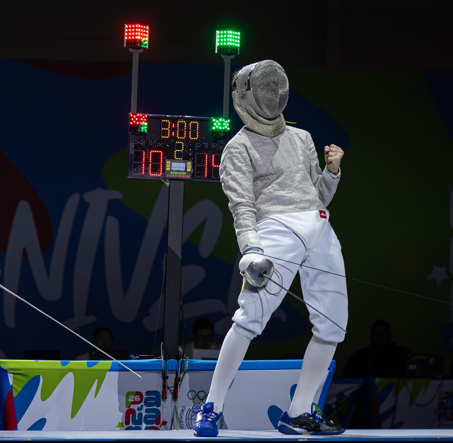 Esgrima conquista ouro, prata e bronze e Brasil iguala recorde de Santiago