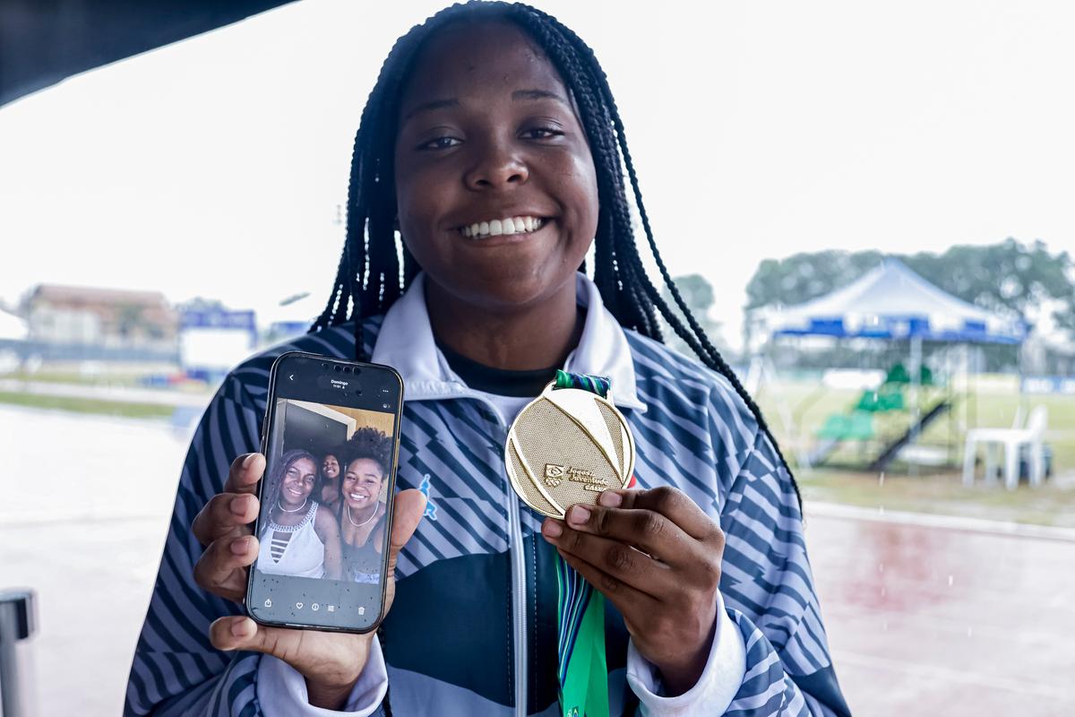 Marya Eduarda da Silva (MG) cumpre promessa à mãe e conquista ouro no arremesso de peso