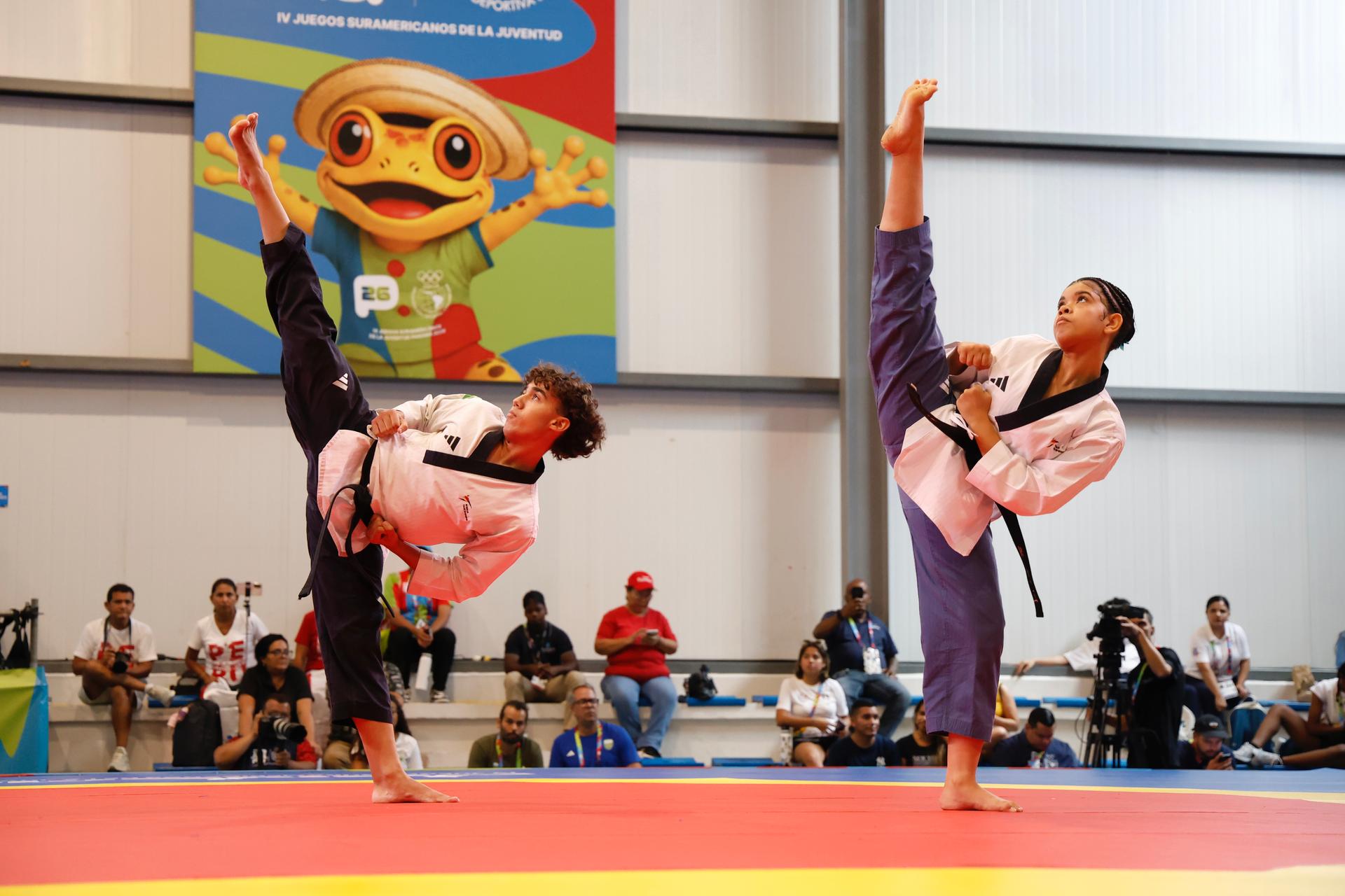 Ana Gonçalves e Ygor Monção conquistam as primeiras medalhas do Taekwondo