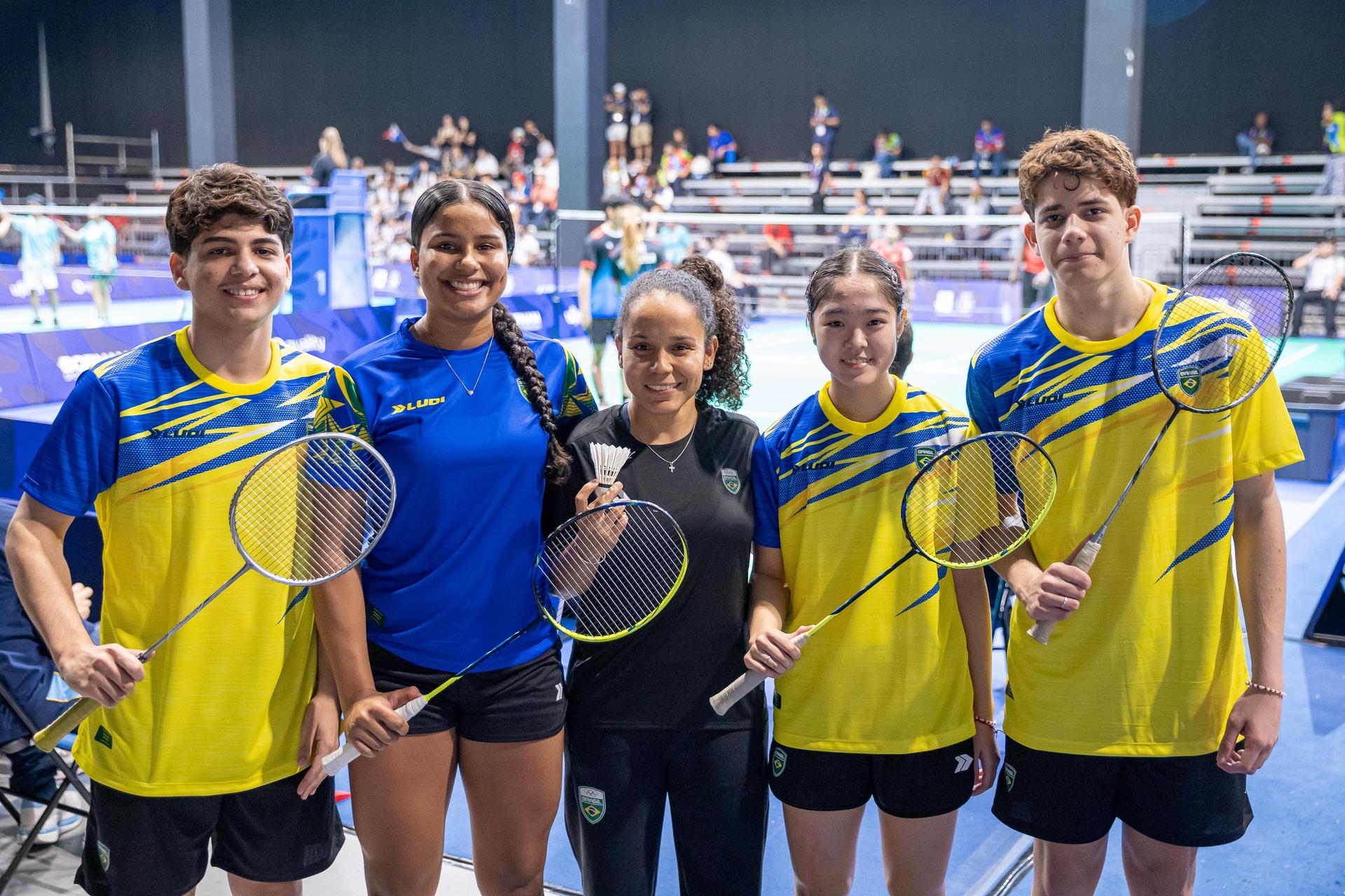 Fabiana da Silva usa experiência olímpica para orientar jovens do badminton no Sul-americano Júnior