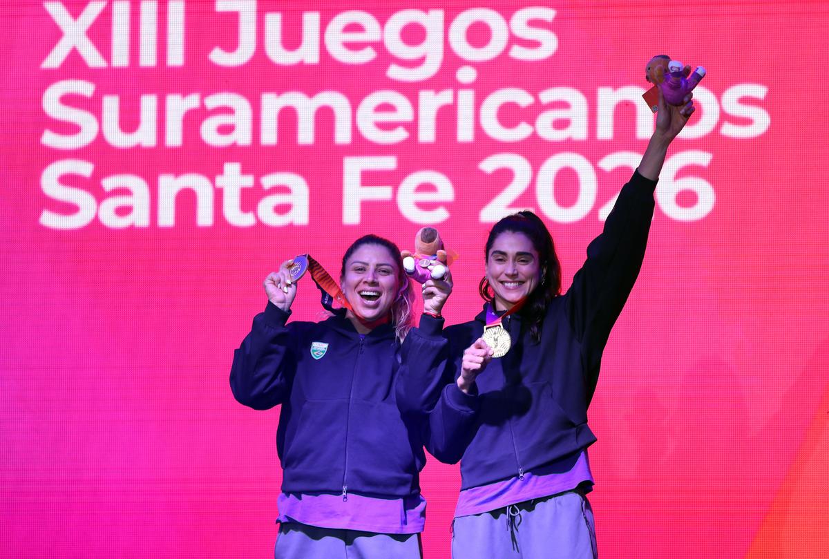 Carol/Rebecca e Evandro/Arthur conquistam ouros no vôlei de praia em Santa Fé 2026