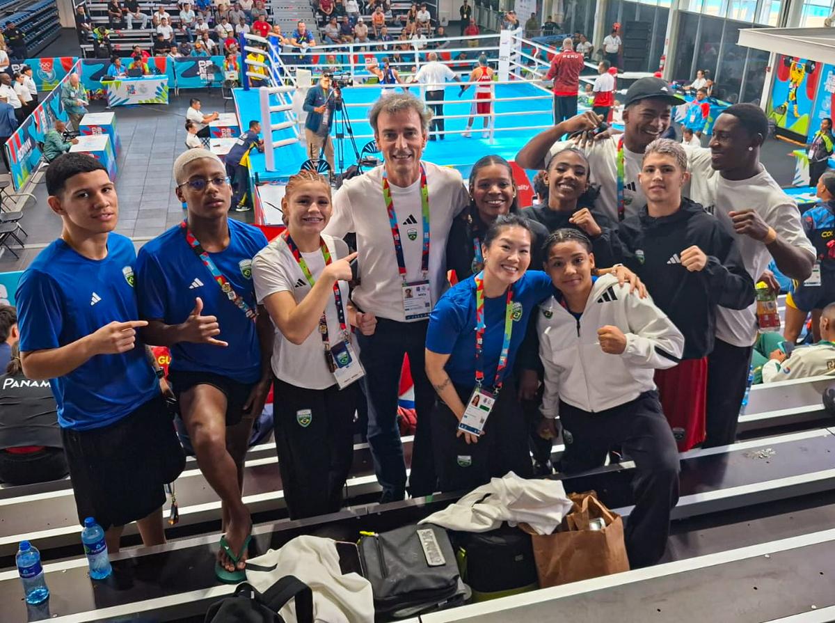 Emanuel Rego comemora aniversário entre atletas do Time Brasil nos Jogos Panamá 2026