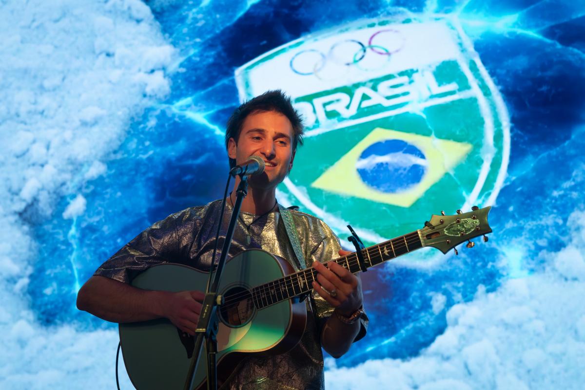 Jonne Roriz/COB Desfile de moda e show de Pat Burgener movimentam Casa Brasil em Milão